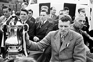 Parades Prints: The Derby County team return home with the FA Cup trophy following their victory over
