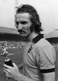 00242 Prints: Derek Dougan receives the Daily Mirror Footballer of the Month award