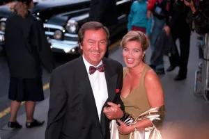 DES O CONNOR AND HIS GIRLFRIEND JAY RUFER ARRIVING AT THE PREMIERE OF SUNSET