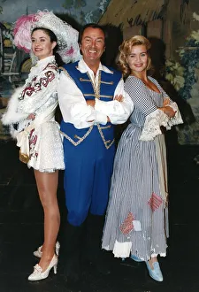 Des O Connor with Jody Wilson and Tracey Wilson in costumes for Cinderella pantomime