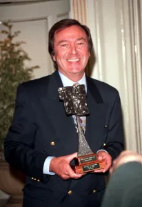 DES O CONNOR AT RADIO INDUSTRIES CLUB CELEBRITY AWARDS(HEADSHOT
