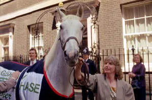 00047 Prints: Desert Orchid Racehorse - June 1991 outside 10 Downing Street. 29 / 06 / 1991