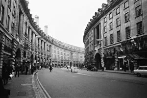 Images Dated 27th December 1973: A deserted looking Regent Street at noon in London. 27th December 1973