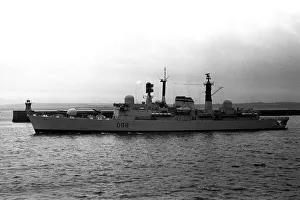 00488 Prints: The destroyer HMS Glasgow puts to sea from the River Tyne on her way to Portsmouth to be