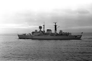 The destroyer HMS Glasgow puts to sea from the River Tyne on her way to Portsmouth to be