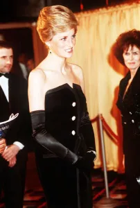 Red Carpet Prints: Diana, Princess Of Wales, attending the film premiere of Dangerous Liaisons at The Canon