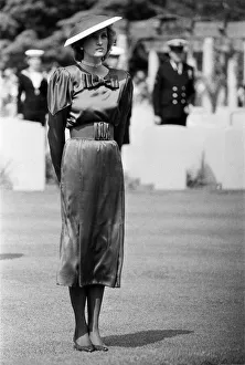 01473 Prints: Diana, Princess of Wales at a ceremony for the British soldiers who died at Anzio