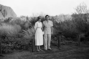 01256 Prints: Diana, Princess of Wales and Charles, Prince of Wales visit Ayers Rock, Australia