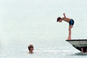 01509 Prints: Diana, Princess of Wales on holiday in Nevis with Prince William. January 1993