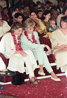 01505 Prints: Diana, Princess of Wales, pictured during a visit to the Shaukat Khanum Memorial Hospital