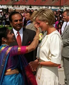 Images Dated 6th June 1997: Diana, Princess of Wales during her visit to the Shri Swaminarayan Mandir Hindu Temple in