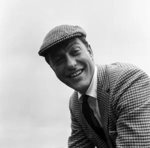 00907 Prints: Dick Van Dyke, American actor / comedian arrived on the liner Bremen