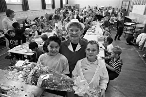 Dinner-lady Mrs Doreen Pounder has retired after 28 years at two Huddersfield schools