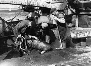 Discovery of a 500 pound unexploded American bomb in King George docks