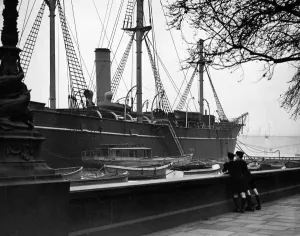 00092 Prints: The Discovery and a selection of smaller craft sitting at pavement level