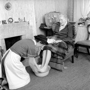 Nurse Prints: The District Nurse: General scenes of District Nurse Muggeride out on her rounds visit