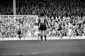 Division 1 football. Arsenal 2 v. Sunderland 2. October 1980 LF04-44-067