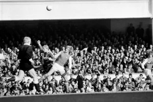 Division 1 football. Arsenal 2 v. Sunderland 2. October 1980 LF04-44-109