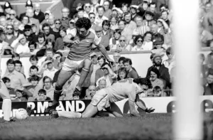 Division One Football 1980 / 81 Season Arsenal v Leeds United, Highbury