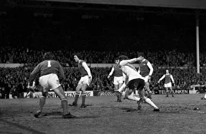 Division One Football, local derby match between Tottenham Hotspur
