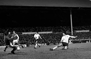 Division One Football, local derby match between Tottenham Hotspur