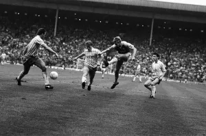 00712 Prints: Divison One match Aston Villa 6 -2 Everton held at Villa Park. 5th November 1989