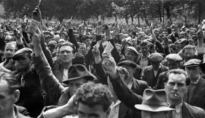 Rallies Prints: Dockers Strike 1948. Dockers mass meeting in Victoria Park. 12th July 1948