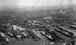 Docks at a standstill in Liverpool on the first day of the national dock strike