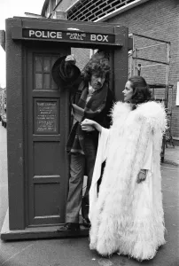 00512 Prints: Doctor Who, actor Tom Baker - the 4th Doctor - pictured with fellow Time Lord Romana