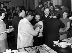 Diseases Prints: Doctors in Manchester Town Hall vaccinating members of the public against smallpox in one