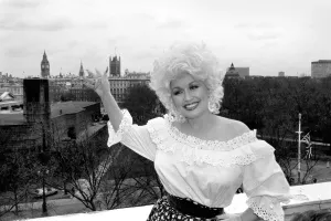 Dolly Comes To Town'. American Country and Western singer