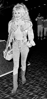 Dolly Parton seen here at London Airport 1st April 1988 Local Caption Watscan