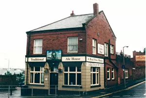 01492 Collection: The Dolly Peel pub on Commercial Road, South Shields, Tyne and Wear