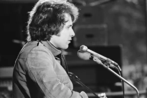 01205 Prints: Don Mclean - America singer and songwriter performs to a reported 85