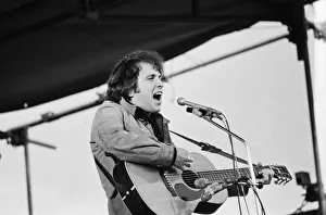 01205 Prints: Don Mclean - America singer and songwriter performs to a reported 85