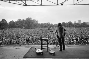 01205 Prints: Don Mclean - America singer and songwriter performs to a reported 85