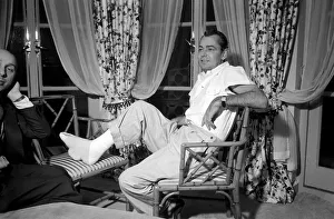 Plaster Prints: Donald Zec with film star Alan Ladd, who has injured his foot. October 1953 D6473