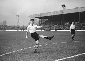 00326 Prints: Doncaster 4 v. Fulham 2 Johnny Haynes warming up before the game