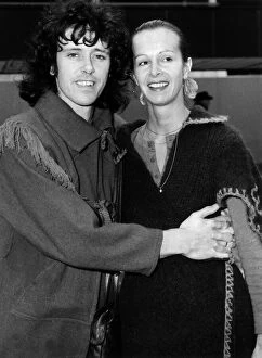 Images Dated 15th October 1976: Donovan Scottish pop singer folk with wife Linda 1976