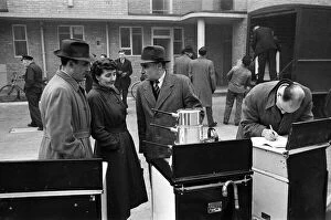 00441 Collection: Door to Door Salesmen sell domestic appliances to homeowners in London