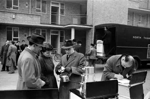 Door to Door Salesmen sell Domestic Appliences to homeowners in London