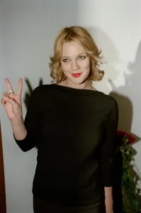 00139 Prints: Drew Barrymore Actress September 98 Arriving for the premiere of her new film