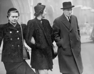 Duchess of Westminster Loelia Mary Grosvenor (center) third wife of The 2nd Duke of