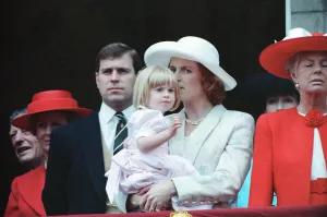 01203 Prints: The Duchess of York, Sarah Ferguson, holds her three year old daughter Princess Beatrice