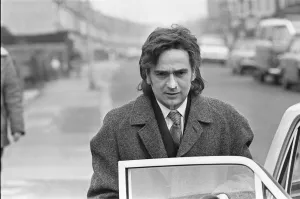 00779 Prints: Dudley Moore gets into a car after removing his make-up during o filming a BBC comedy