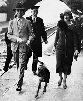 00058 Prints: The Duke and Duchess of York in Scotland 1926 for shooting season arrive