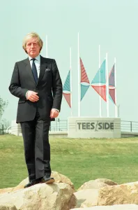 00982 Prints: Duncan Hall, Chief Executive of TDC on the Tees Barrage site. 13th July 1995