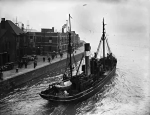 Trawler Prints: The Dungeness sidewinder trawler seen here leaving the St Andrews Dock