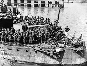 00994 Prints: The Dunkirk evacuation, the evacuation of Allied soldiers from the beaches