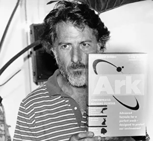 Environmental Issues Prints: Dustin Hoffman actor promoting eco friendly product. May 1989